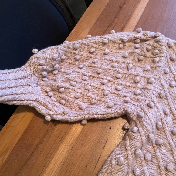 Beautiful Chicwish Pompom sweater in light pink. - Picture 4 of 7